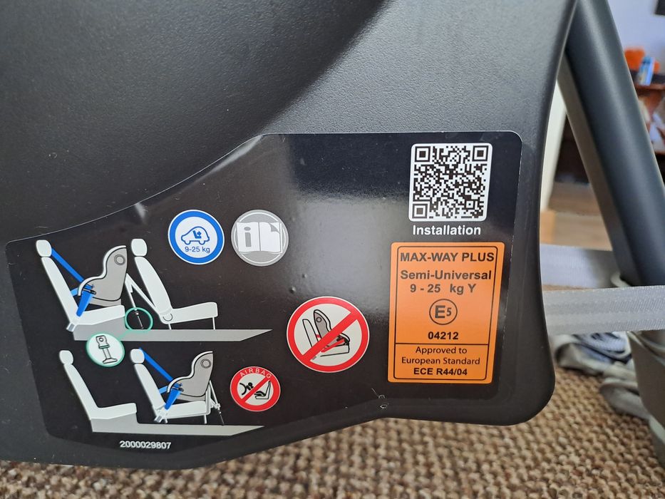 Britax Römer max-way plus 9-25kg tyłem do kierunku jazdy.