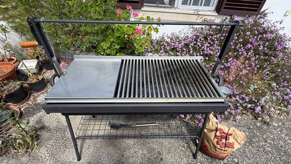 Churrasqueira Inox 100x42 cm com Chapa, Grelha Regulável e Suporte - Excelente Estado