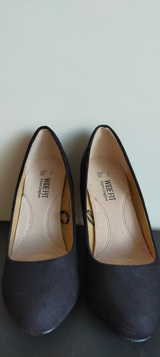 Sapatos de salto com conforto extra novos