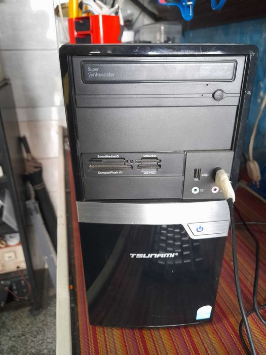 computador de secretaria tsunami com Windows 11 como novo.
