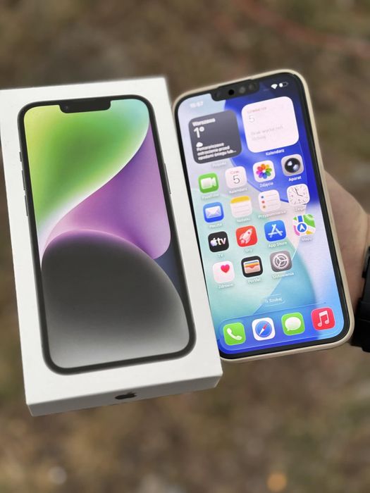 iPhone 14 W kolorze granatowym