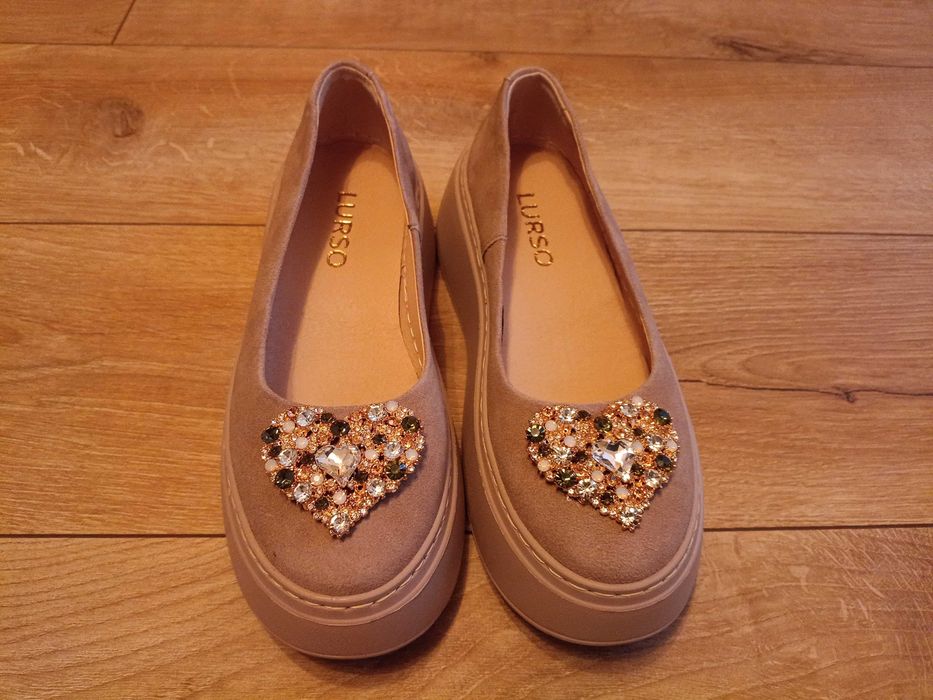Buty Lurso Slip On z ozdobnym serduszkiem r. 38