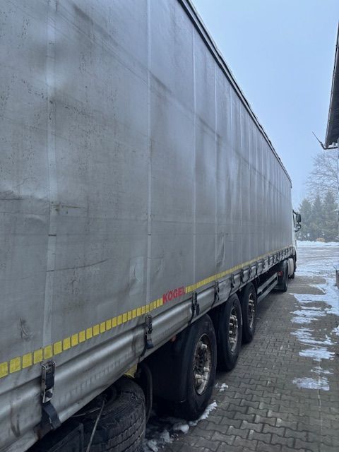 Kögel SN24  Naczepa Kogel SN24, podnoszony dach