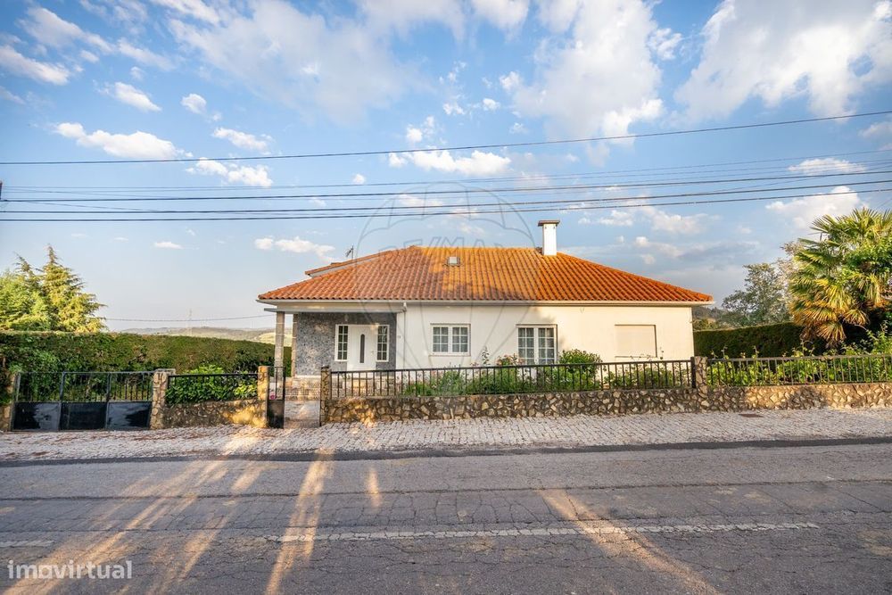 Moradia T4 para venda