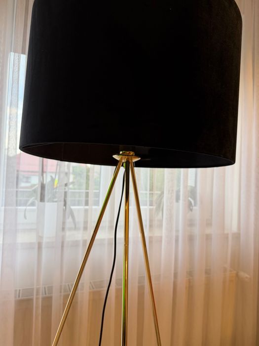 Lampa pokojowa stojąca