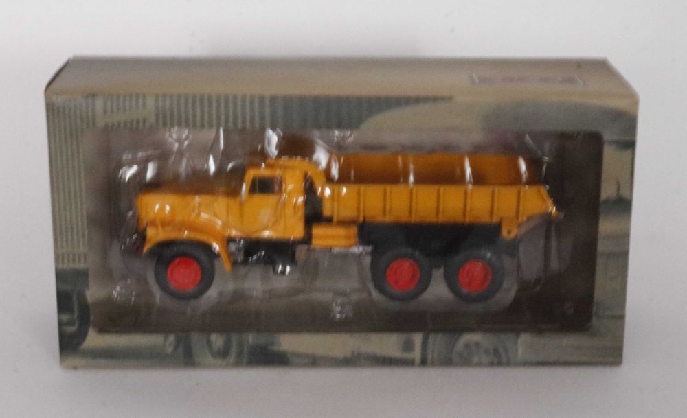 Vendo a minha coleção 1/43.  KrAZ. Altaya. Novo.