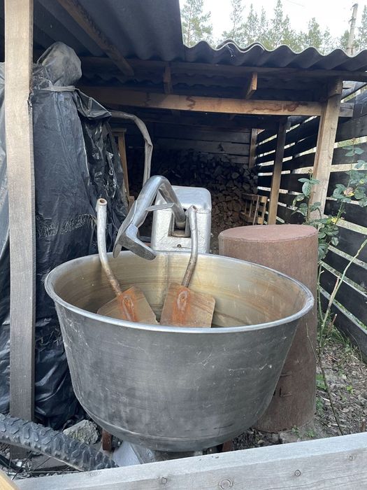 Кухня тестомеси  потрібно срочно продати