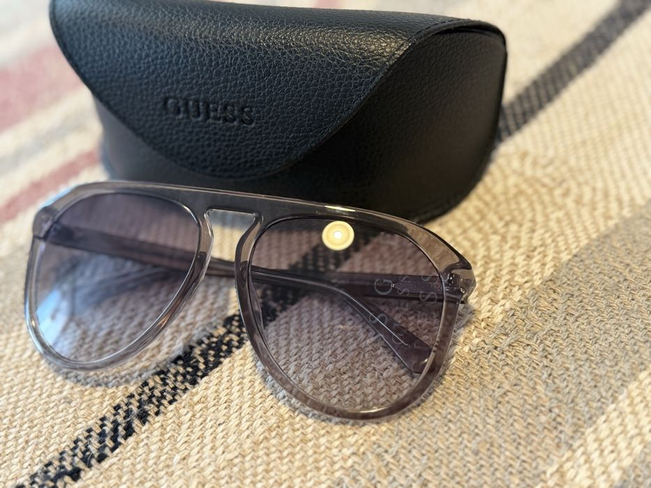 Сонцезахисні окуляри  GUESS з Европи
