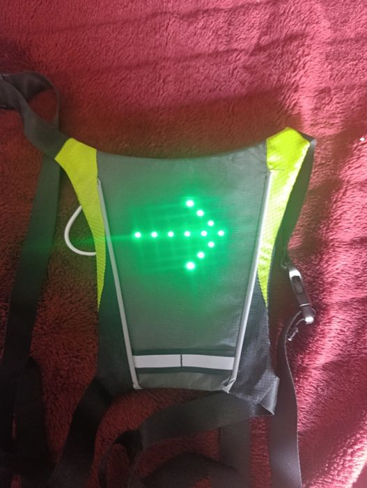 Sinais por as costas para trotinete o bicicleta