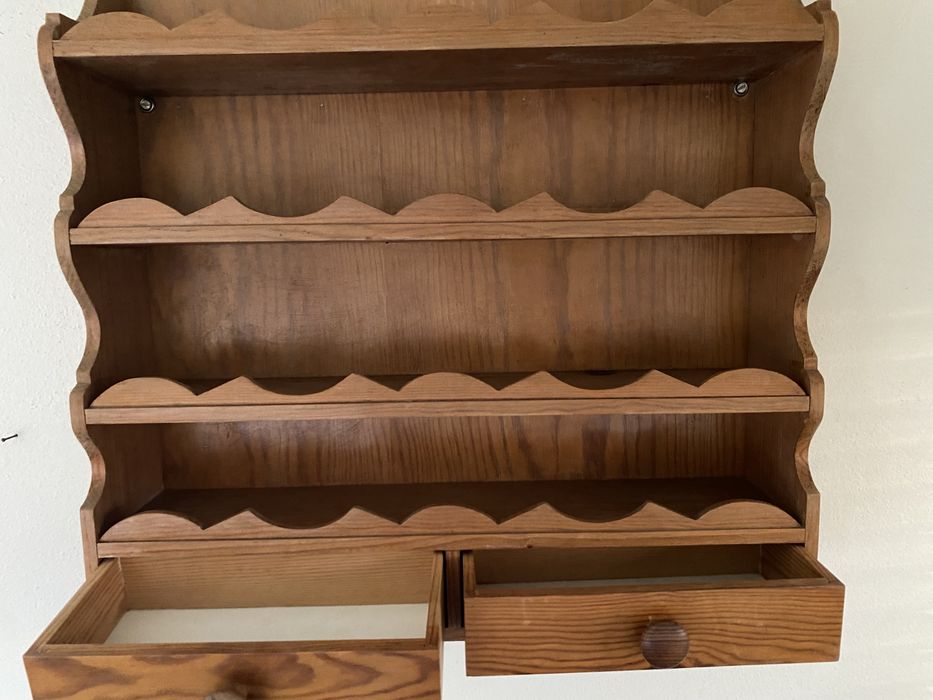 Móvel em pinho estilo rustico e tradicional