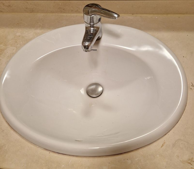 Lavatórios Roca com torneira