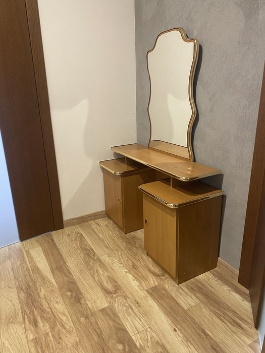 Toaletka z lustem 120 cm i szafa 3.drzwiowa