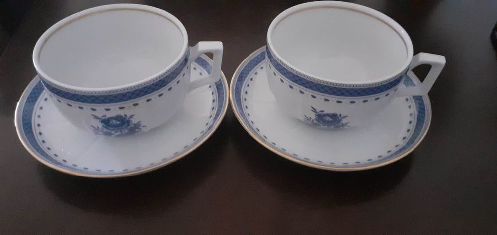 Vista Alegre 2 Almoçadeiras com pires ( cozinha Velha)