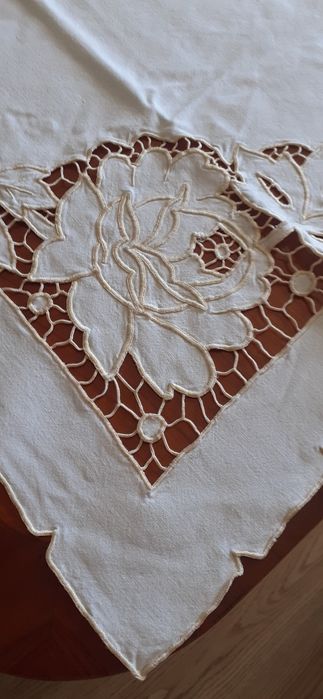 Linda Toalha de Linho Bordados Manuais