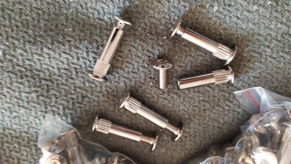 Мебельная межсекционная  стяжка M4,L30мм D6мм