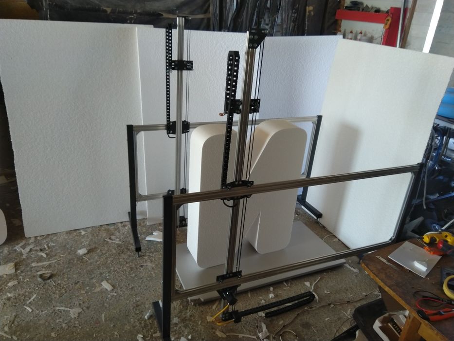 ЧПУ станок для фигурной резки пенопласта.