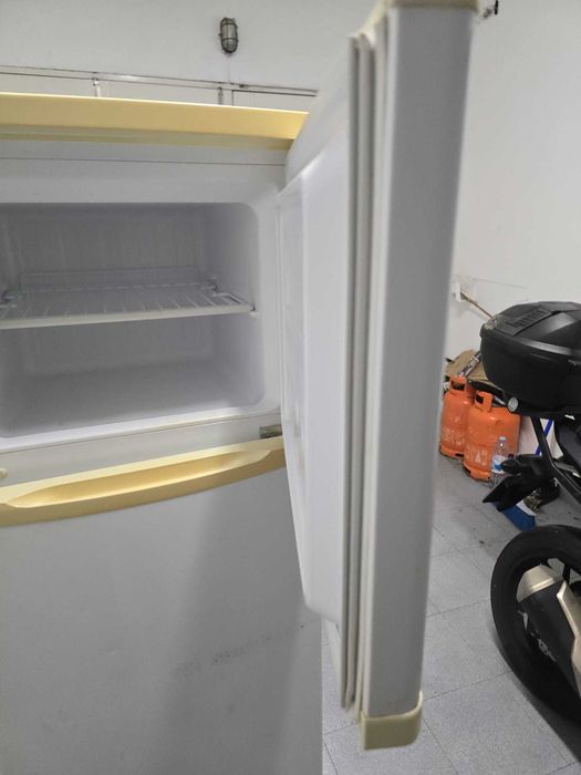 Frigorífico combinado CANDY 1,66m altura