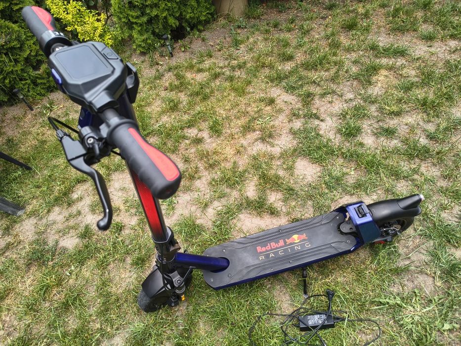 Hulajnoga elektryczna RED BULL tempomat