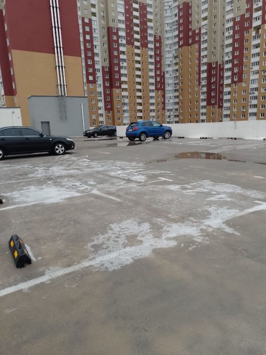 Паркомісце, паркінг. Паркинг Варшавський, липинка