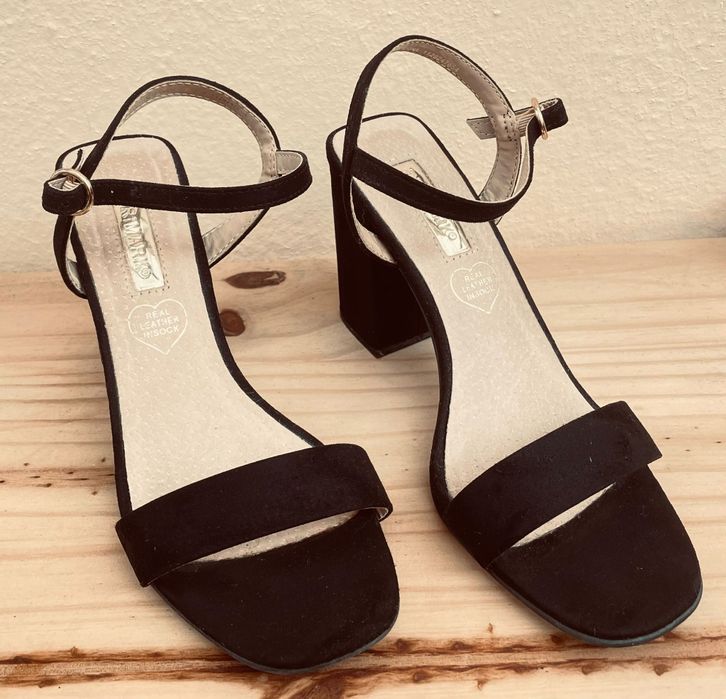 Sandálias salto alto grosso