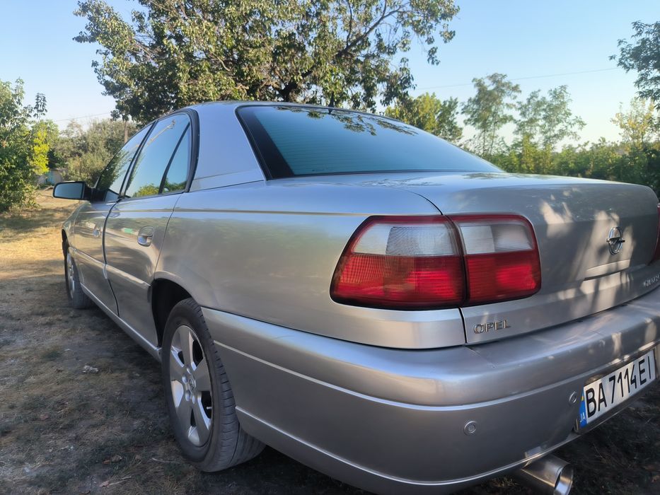 Opel Omega B 2.6