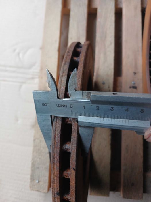 диски тормозние   Logan !  4х100 ! ступиця 61.2