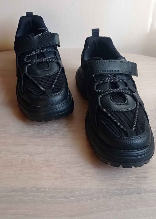 Кросівки для хлопчика 34,35 та  36 р