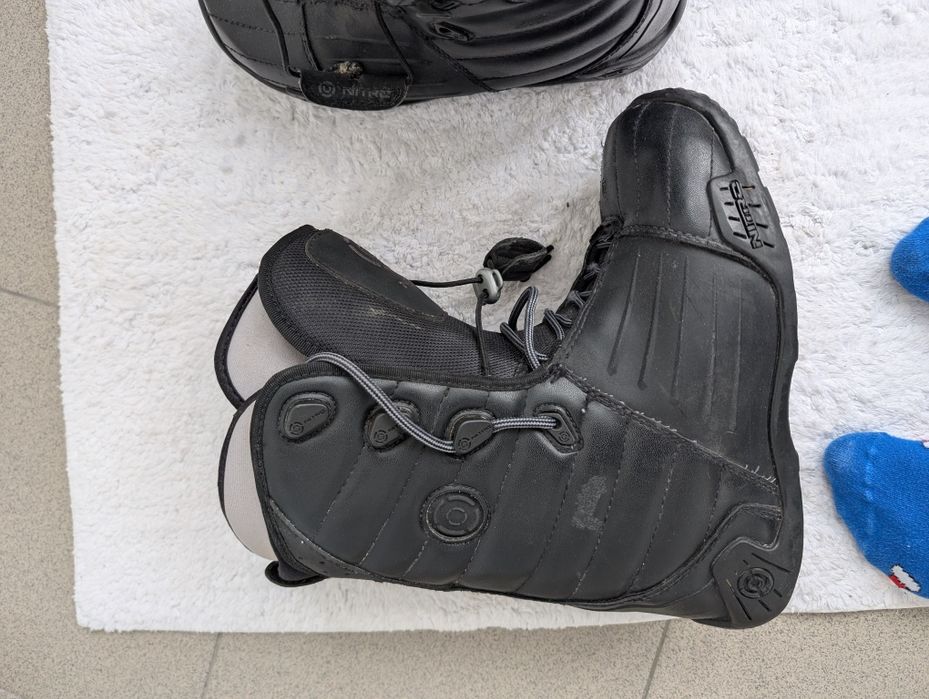 Взуття для борда