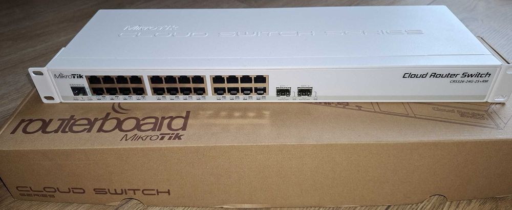 Mikrotik CRS326-24G-2S+RM zasilacz wew.