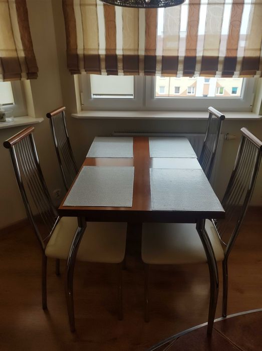 Stół kuchenny rozkładany + 4 krzesła
