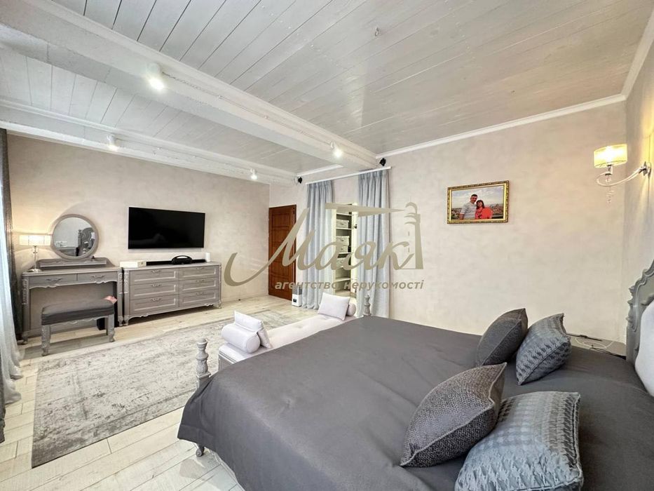 Крутий будинок з новим ремонтом в тихому місці.