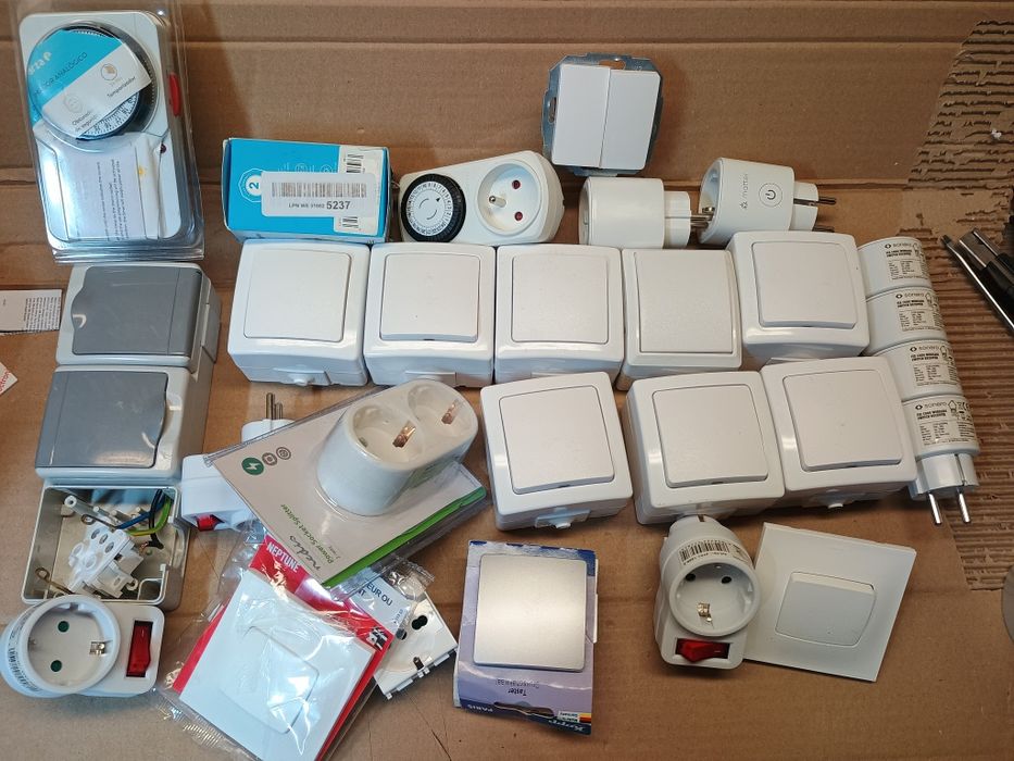 Włączniki natynkowe wtyczki