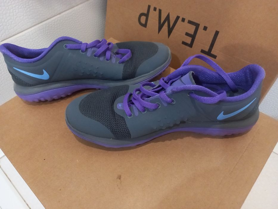 жіночі кросовки Nike