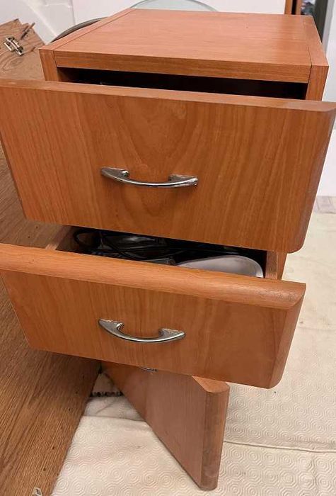 Lavatório inox com bancada em vidro