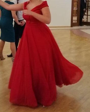 Długa suknia balowa