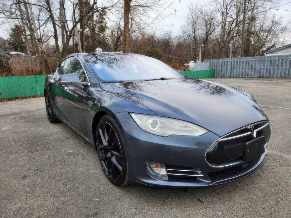 Tesla Model S      2016