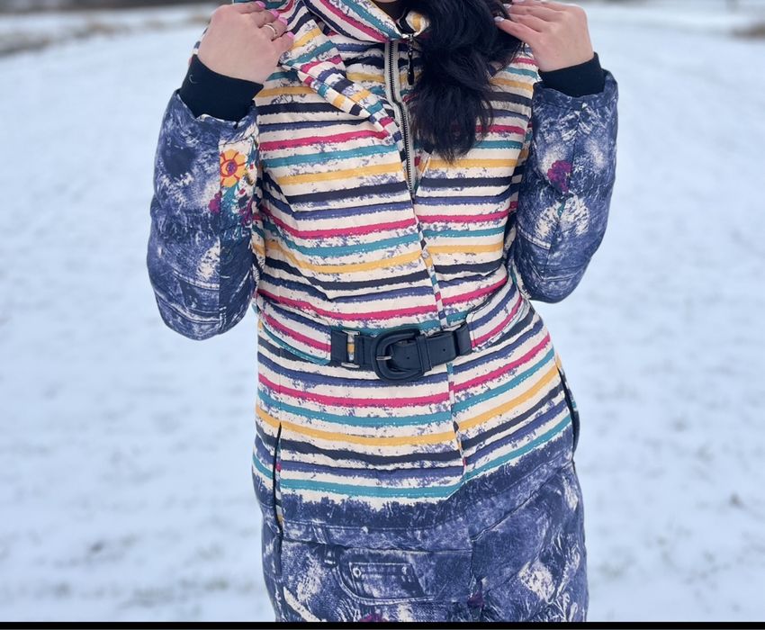 Яскравий  зимовий пуховик