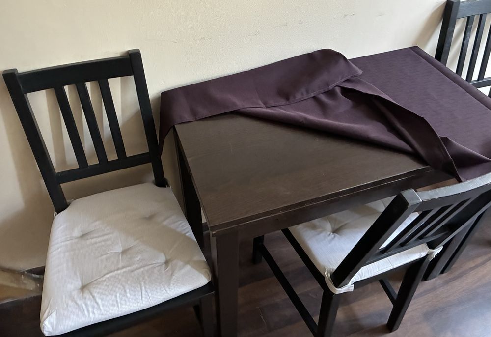 Stół rozkładany plus 3 krzesła ciemny brąz