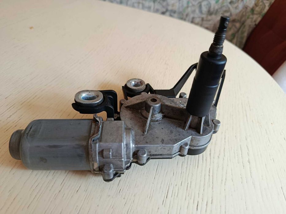 Моторчик заднього склоочисника Skoda Fabia 2