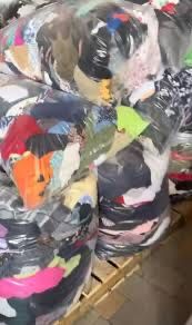 Одяг на вагу мішками та пакетом в необмеженій кількість