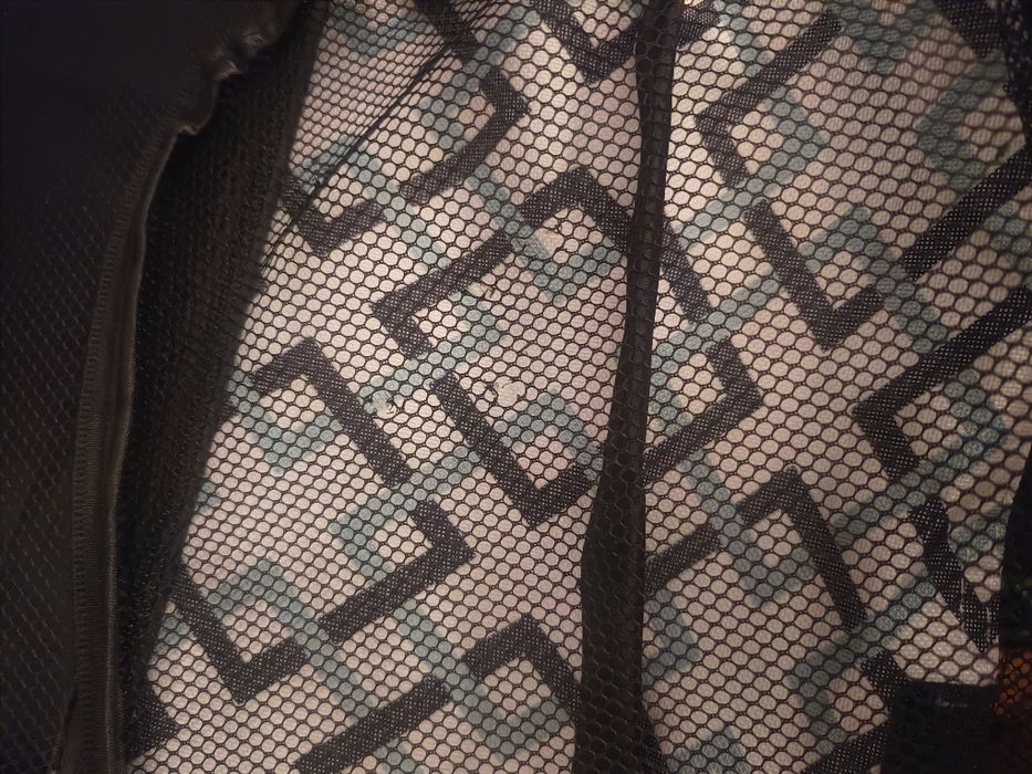 Kojec dla psa lub kota. Zapinany na zamek.skladany