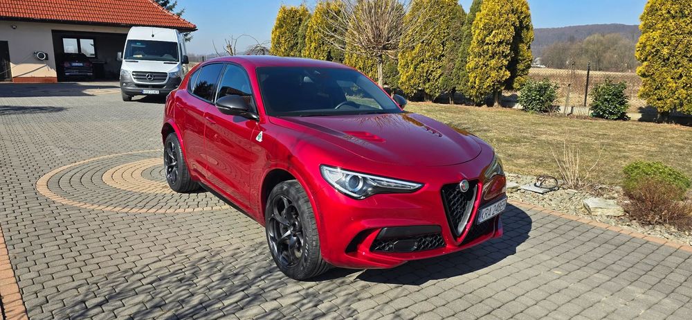 Alfa Romeo Stelvio Quadrifoglio V6 2.9 Akrapovic