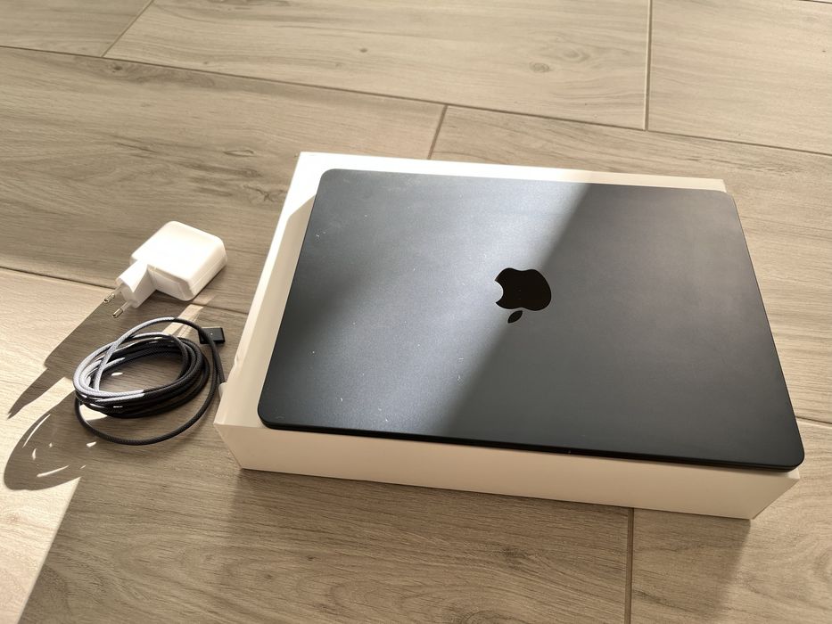 Macbook air m2 16/256GB