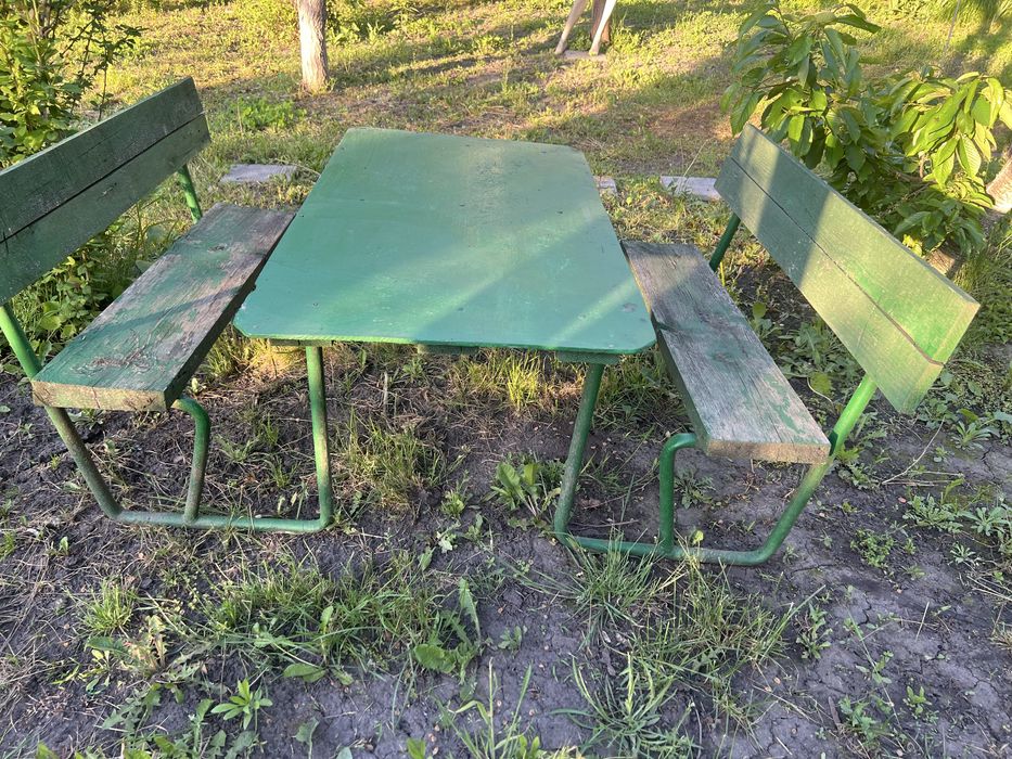Детский столик с скамейками,