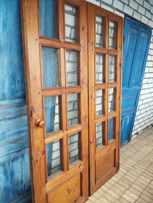 Продам  деревянные двери