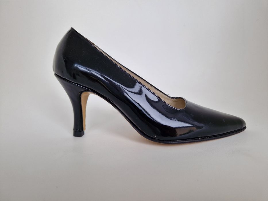 Sapatos pretos de verniz NOVOS