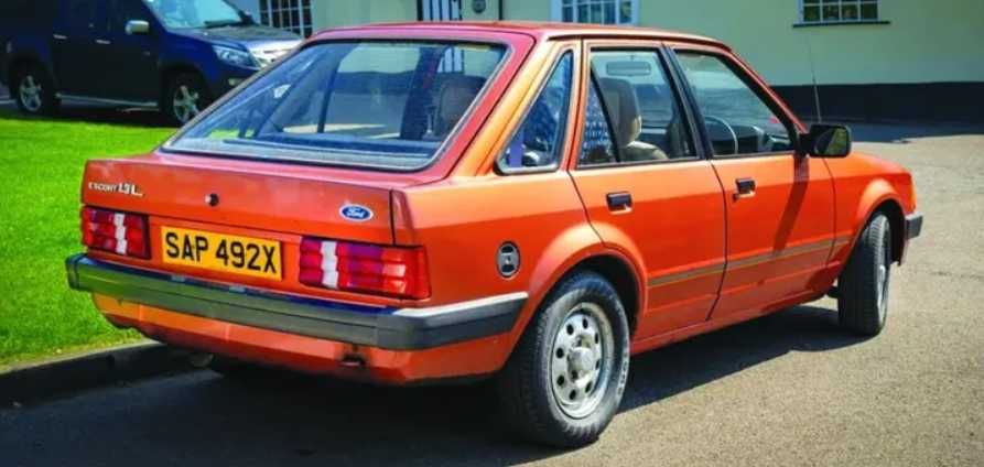 FORD ESCORT MK3 reperaturka błotnika prawy tył 4D 1980-1986 części blacharskie nadwozia klocki tarcze hamulcowe do wszystkich modeli