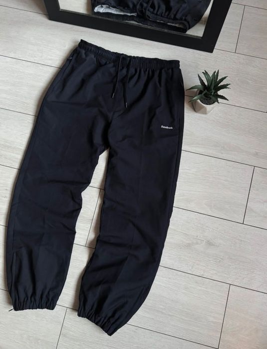 Нейлонові штани Reebok