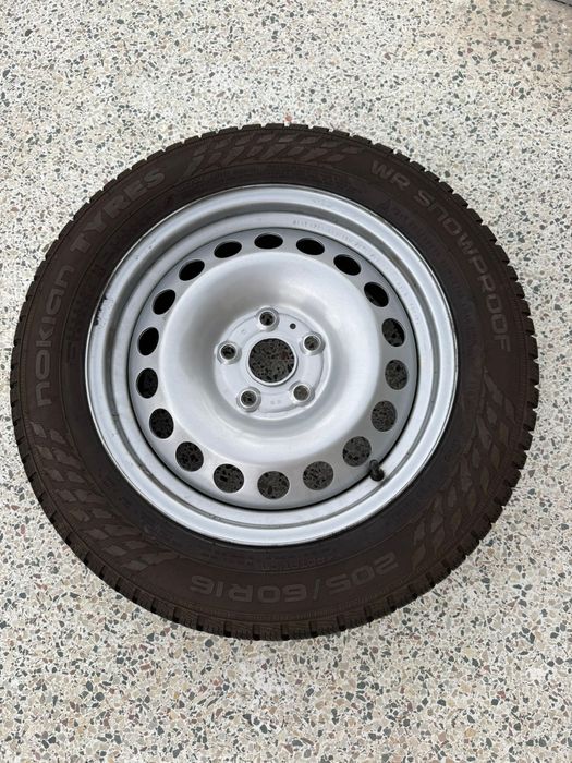 Зимові шини на дисках з ковпаками 205/60r16 розболовуа 5/112