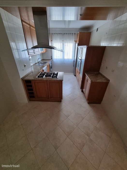 Apartamento T3 com garagem no Prior Velho